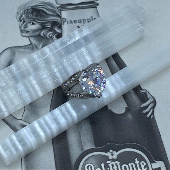 TK316 Stainless Steel Cubic Zirconia Heart Ring Size 5 - Picture 7 of 10